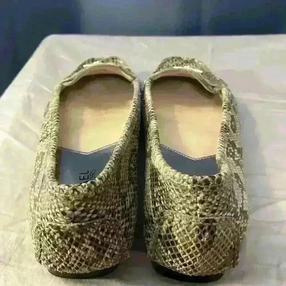 Micheal Kors Snakeskin Flats - Picture 13 of 14